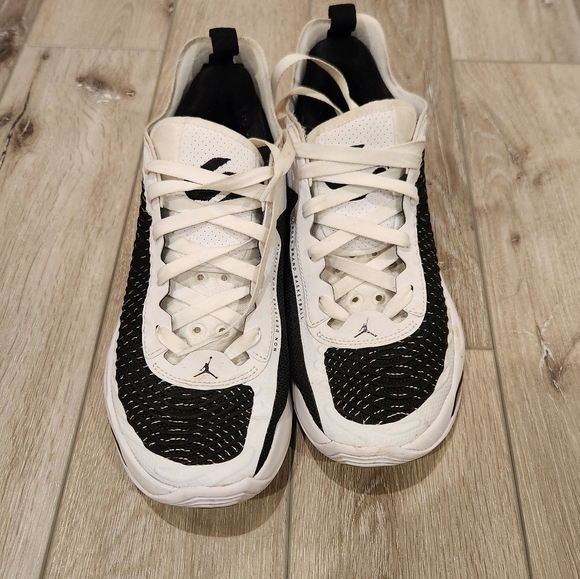 Jordan Luka reverse Orca mens size 7.5 has some wear